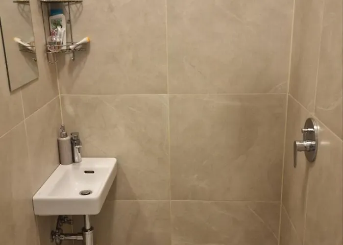 - Renta 18 Apartament *